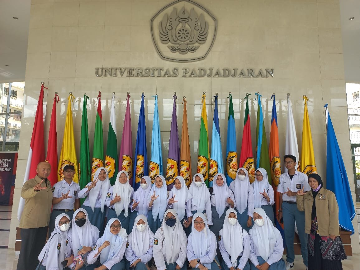 Kunjungan Siswa SMA Harapan 3 ke Universitas Padjadjaran